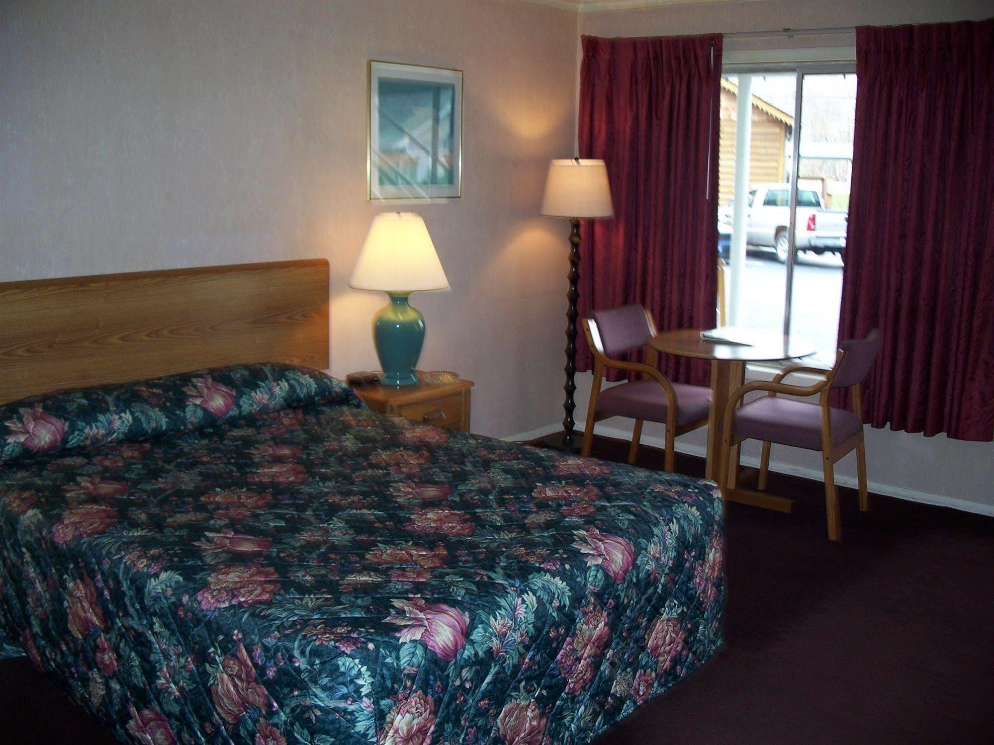 Castlewood Motel 2*